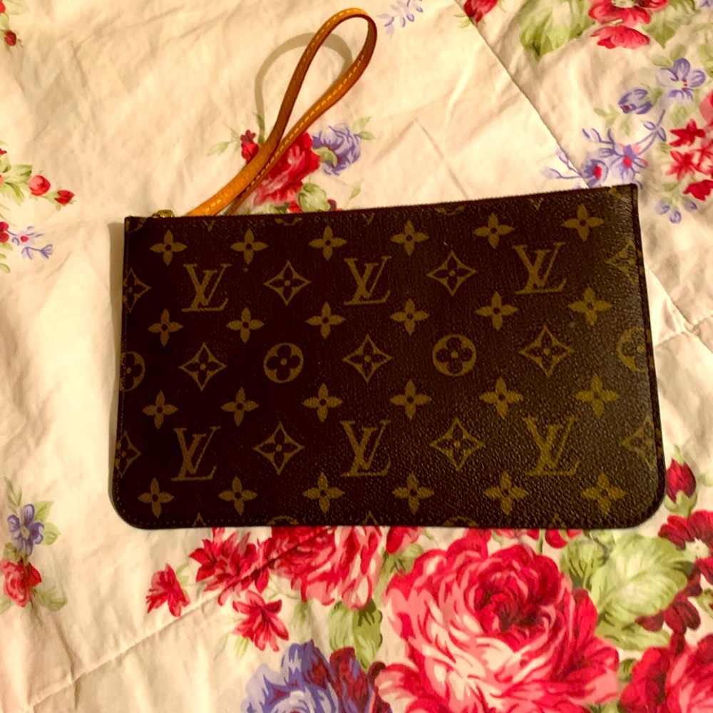 LOUIS VUITTON WRISTLET FROM NEVERFULL MM BAG